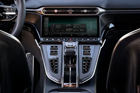 Aston Martin: DB12 · Centre console and infotainment